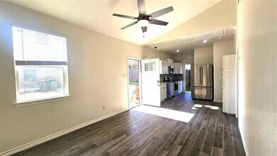 1405 E Sherman Dr in Denton, TX - Building Photo - Building Photo