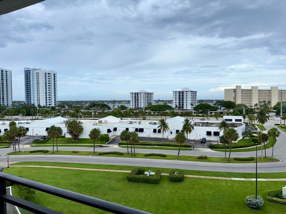 336 Golfview Rd in North Palm Beach, FL - Building Photo