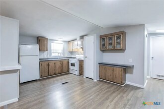 101 S Harrison Ave in McGregor, TX - Building Photo - Building Photo
