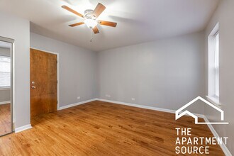 4240 N Kenmore Ave, Unit 104 in Chicago, IL - Building Photo - Building Photo