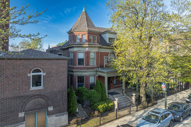 717 W 18th St