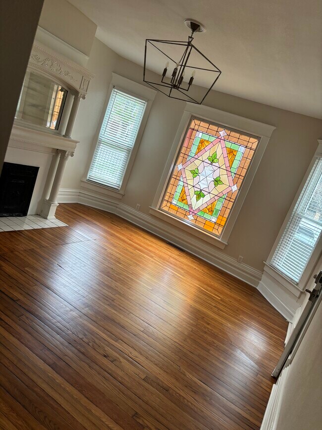 145 3rd St, Unit 2 in Pikeville, KY - Foto de edificio - Building Photo