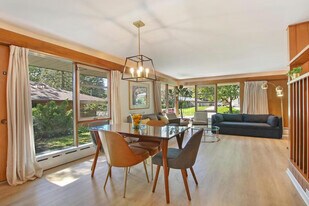 2401 Hyde Park Ave in Waukegan, IL - Building Photo