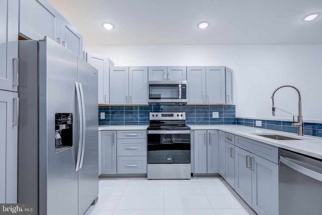 2006 N Front St-Unit -2 in Philadelphia, PA - Building Photo
