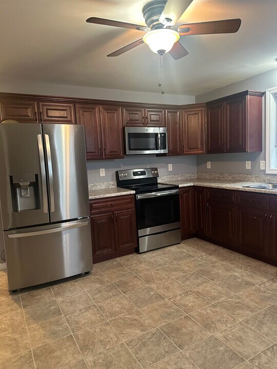 56 Exeter Ave in Manchester, NH - Building Photo
