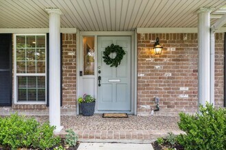 10714 Piping Rock Ln in Houston, TX - Building Photo - Building Photo