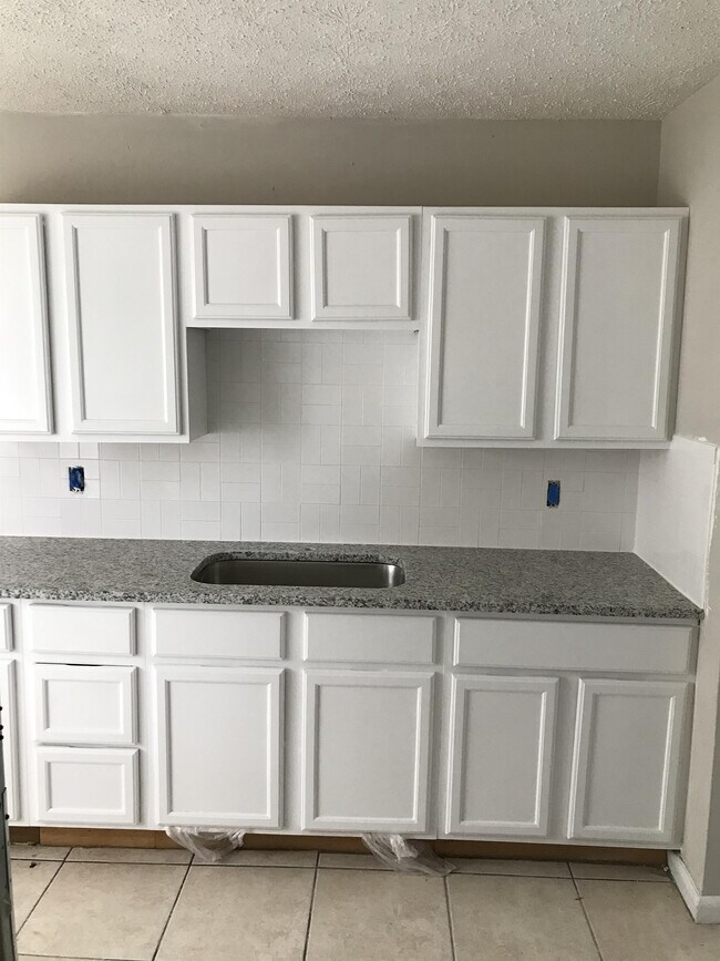 2524 Red Robin Dr E in Jacksonville, FL - Building Photo - Building Photo