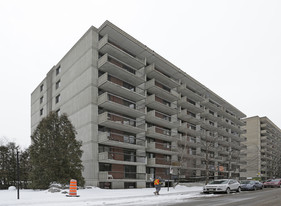 10229 Bois-de-Boulogne Av in Montréal, QC - Building Photo - Building Photo