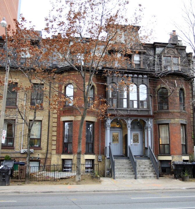 338 Jarvis St in Toronto, ON - Building Photo