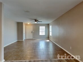 10911 Bosal Trail in San Antonio, TX - Foto de edificio - Building Photo