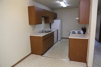 Meadow Lane Apartments in Pekin, IL - Foto de edificio - Building Photo