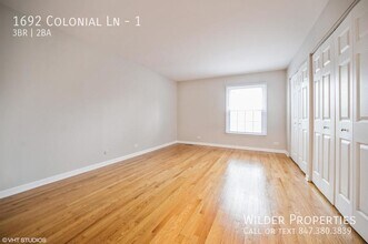 1692 Colonial Ln in Northfield, IL - Building Photo - Building Photo