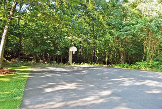 Norwegian Wood in Tolland, CT - Foto de edificio - Building Photo