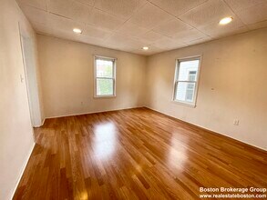102 Buttonwood St, Unit 2 in Boston, MA - Building Photo - Building Photo