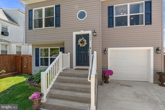 property at 465 Carvel Beach Rd