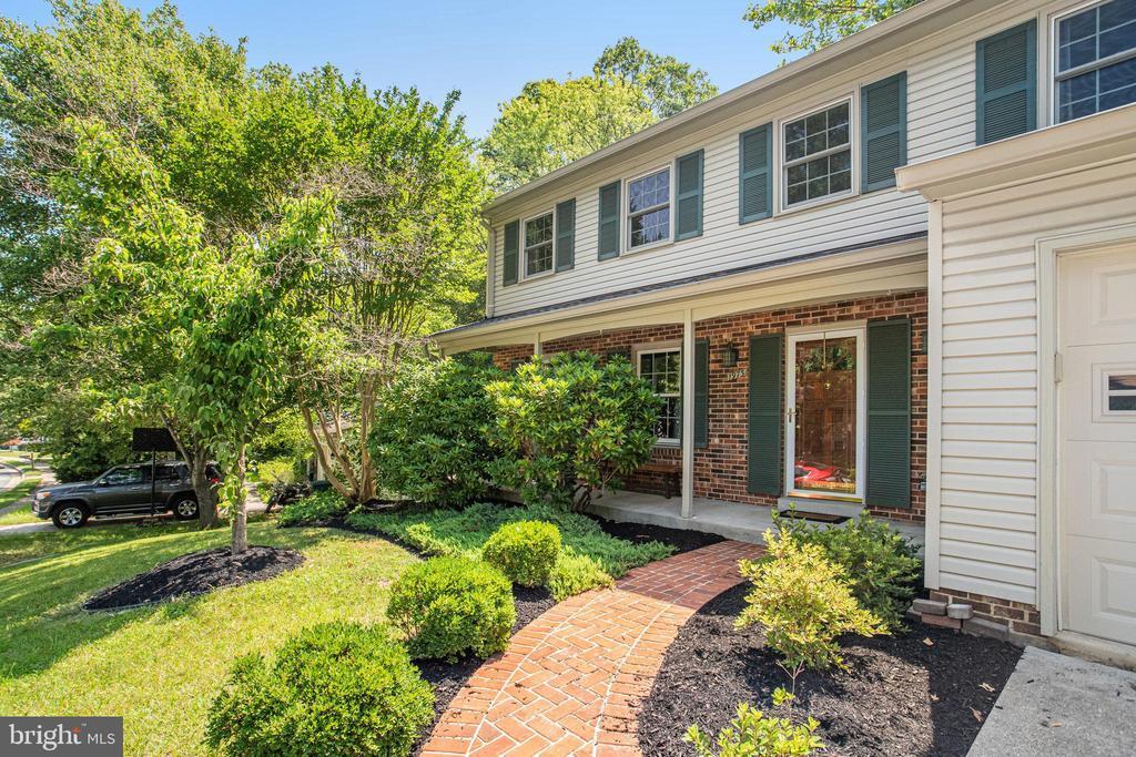 11973 Cotton Mill Dr in Woodbridge, VA - Building Photo