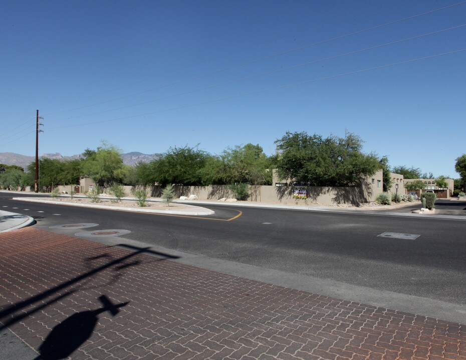 Mountain Rental Apartments in Tucson, AZ - Building Photo