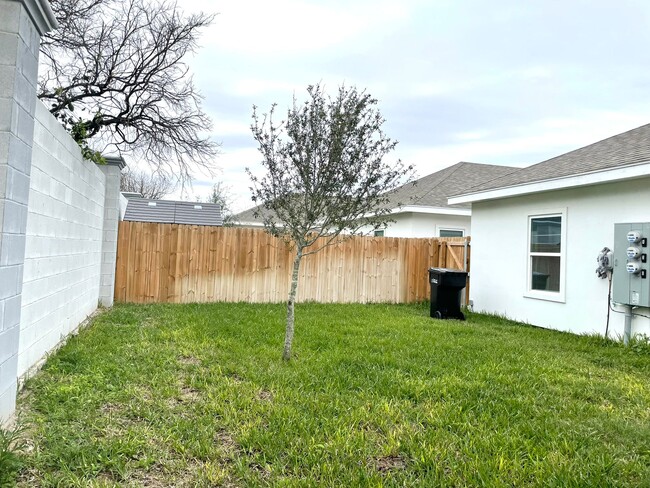 4709 Magnolia Ave, Unit 2 in McAllen, TX - Building Photo - Building Photo