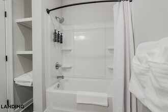 5001 Willowgate Loop, Unit 08-8201 in Tice, FL - Building Photo - Building Photo