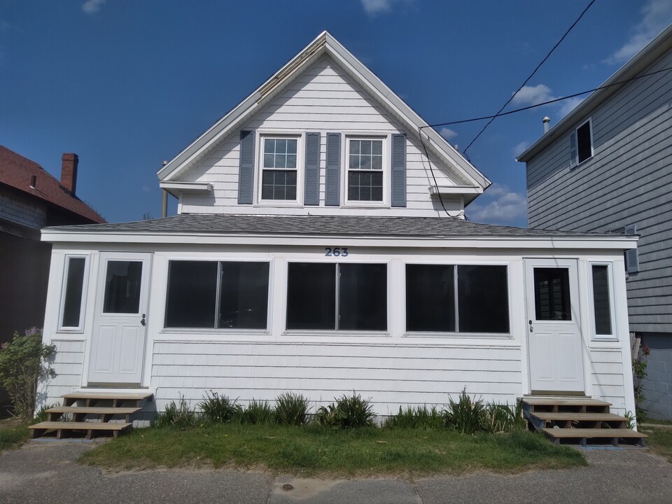 263 North End Blvd in Salisbury, MA - Foto de edificio