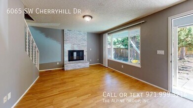 6065 SW Cherryhill Dr in Beaverton, OR - Foto de edificio - Building Photo