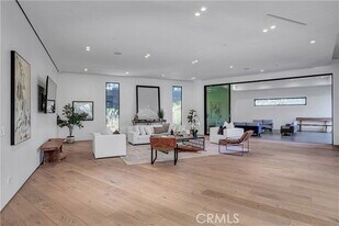 19333 Rosita St in Los Angeles, CA - Building Photo