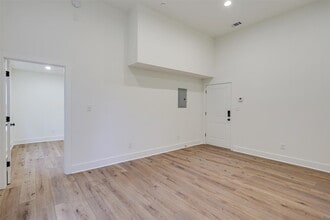 601 Capitol St in Clinton, MS - Building Photo - Building Photo