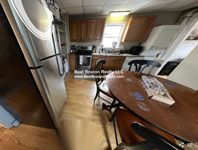 property at 735 Somerville Ave