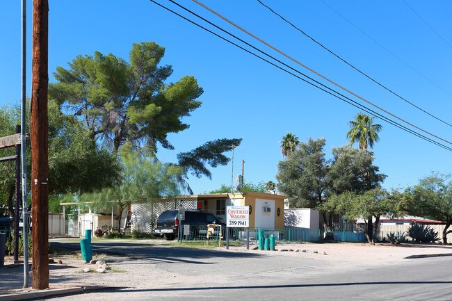 Covered Wagon in Tucson, AZ - Foto de edificio - Building Photo