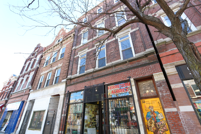 1323 W 18th St in Chicago, IL - Building Photo