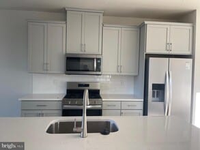 130 Victor Dr in Downingtown, PA - Building Photo - Building Photo