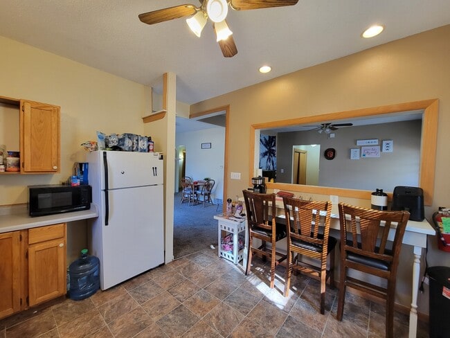 property at 621 W 4th St