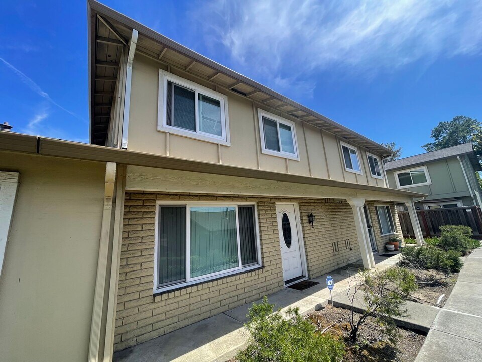 35 Fountainhead Ct in Martinez, CA - Building Photo
