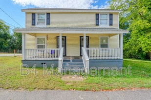 4 Foster St in Spartanburg, SC - Building Photo