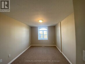573 Chablis Dr in Waterloo, ON - Building Photo - Building Photo