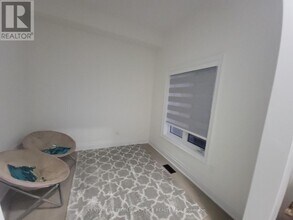 3253 Dove Dr in Oakville, ON - Building Photo - Building Photo