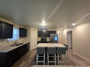 4937 N Boston Pl in Tulsa, OK - Foto de edificio - Building Photo