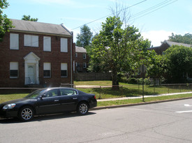 2109 R St SE Apartments