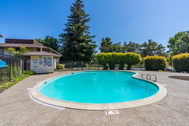 South Park Village Apartments in Sacramento, CA - Building Photo - Building Photo