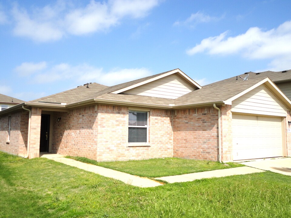 736 Vista Verde Dr in Fort Worth, TX - Building Photo