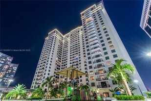 999 SW 1st Ave in Miami, FL - Building Photo