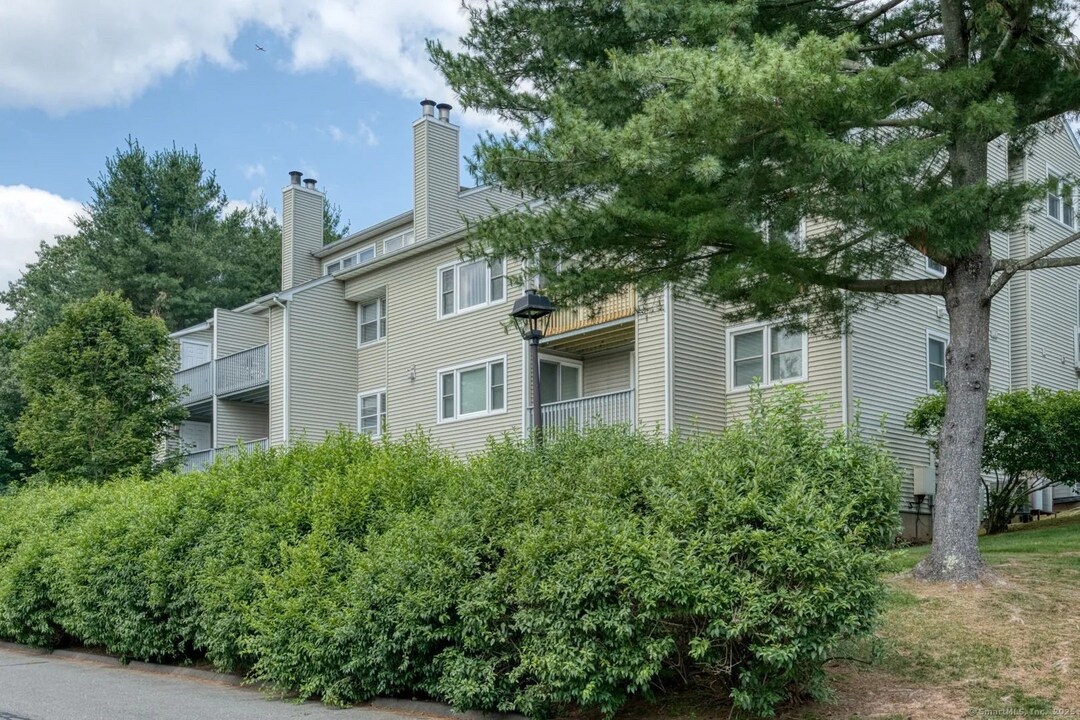308 Carlton Ln in Rocky Hill, CT - Building Photo