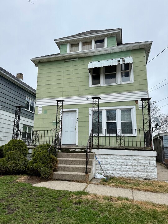 15 Sunset St, Unit Upper in Buffalo, NY - Building Photo
