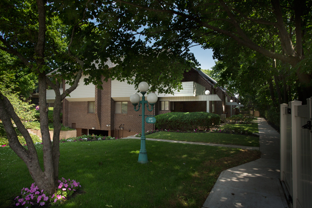 Fairfield Townhouses At Lawrence in Lawrence, NY - Building Photo