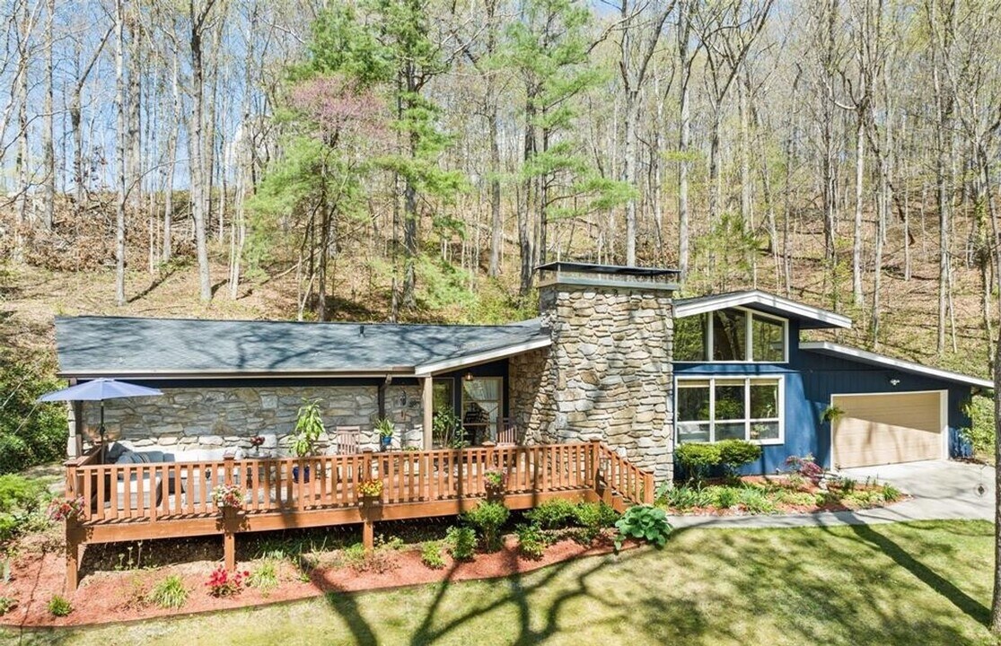 65 Hodges Dr in Waynesville, NC - Building Photo