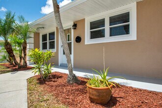 558 Oxford Ave in Melbourne, FL - Building Photo - Building Photo