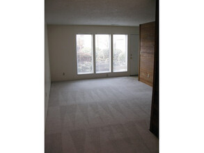1800 Crater Lake Ave-Unit -1 in Medford, OR - Foto de edificio - Building Photo