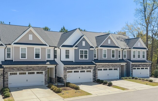 105 Hidden Run Ln in Holly Springs, NC - Building Photo - Building Photo