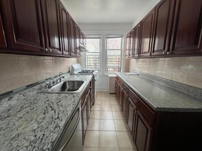 39-67-67 50th St in Queens, NY - Foto de edificio - Building Photo