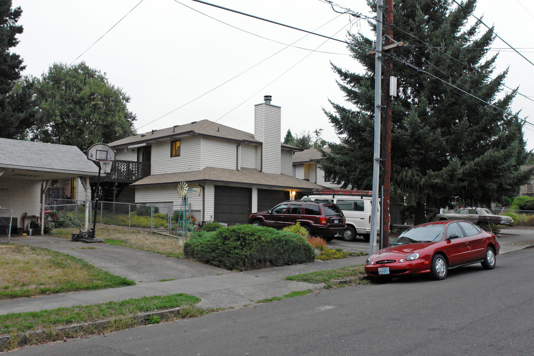 3949-3975 SE Boise St in Portland, OR - Building Photo